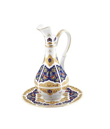 Cornette de Saint Cyr : Verseuse en céramique Kütahya, Turquie Cornette de Saint Cyr : Verseuse en céramique Kütahya, Turquie