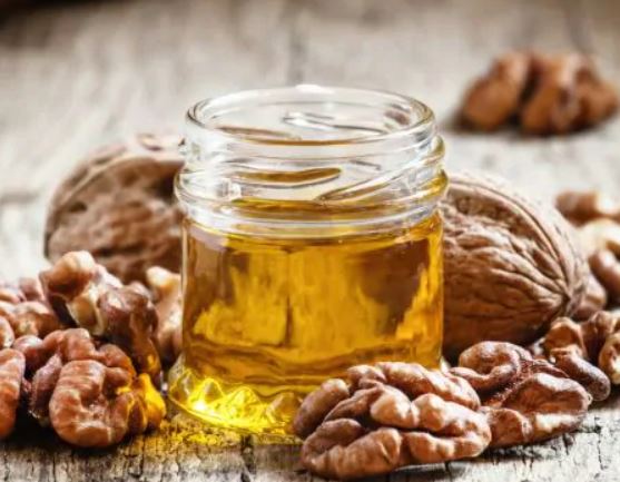 7 Promising Benefits of Walnut Oil